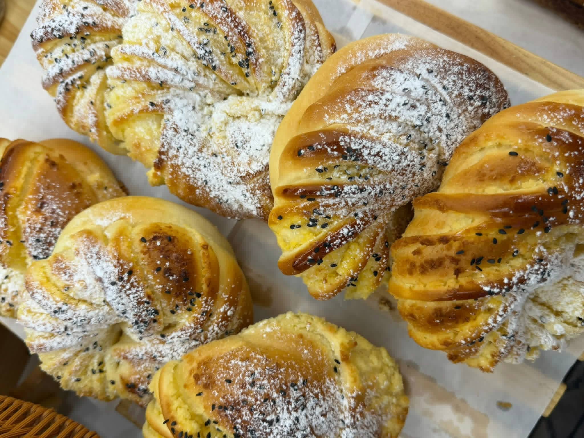 Twisted sesame buns